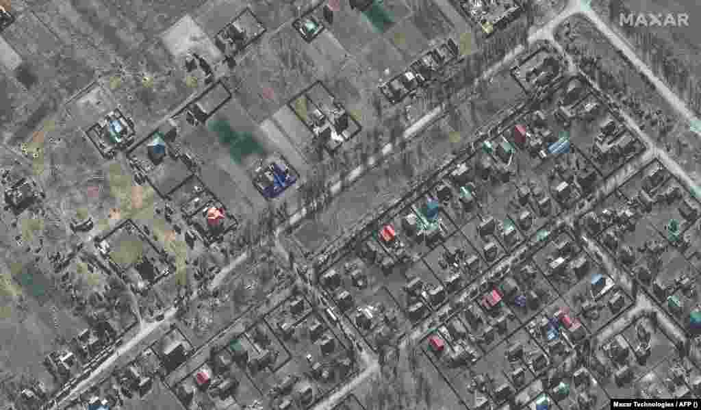 Масово разполагане на сухопътни сили в района на град Здвиживка, близо до Киев, 28 февруари.