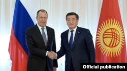 Сергей Лавров жана Сооронбай Жээнбеков. 