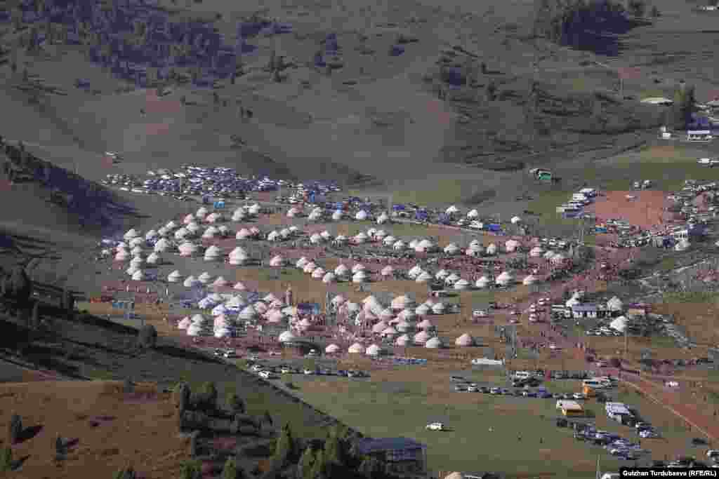 Бүгүн, 31-августта Кыргызстанда Эгемендик күнү белгиленүүдө. Негизги майрамдык иш-чаралар Чуңкурчак жайлоосунда уюштурулган.&nbsp;