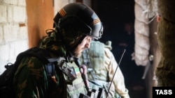 Украинан Луганская кIошт, Северодонецк. "Ахмат" тIеман декъан эскархо ву цхьахдолчу цIийнан ларми чохь, гайтаман сурт
