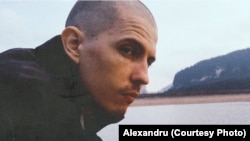 Alexandru și-a terminat doctoratul în 2018 în fizică.