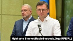 «Ані фейкові «референдуми», ані гібридна «мобілізація» нічого не змінять», заявив голова МЗС Дмитро Кулеба