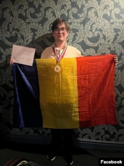 Mihai Bratu din Târgu Jiu premiat cu aur la Olimpiada Internațională de Lingvistică 2022.