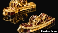 Украшение, вывезенное из Кыргызстана и проданное на аукционе "Сотбис". 
