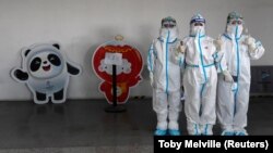 Пекин һава аланы хезмәткәрләре Олимпиада кунакларын каршы ала