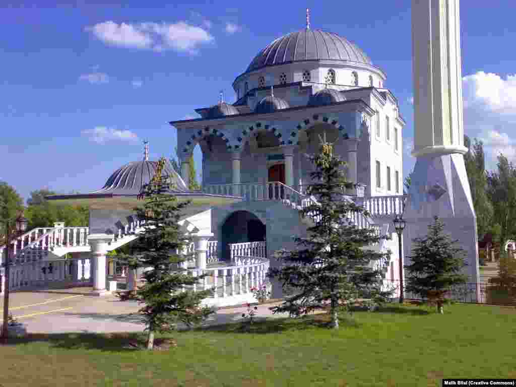 Mariupol's Sultan Suleiman Mosque and Islamic Cultural Center photographed in 2009.&nbsp;