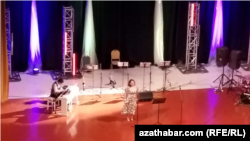 Бахар Дурдыева.