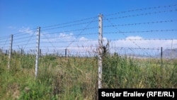 Ограждение на одном из участков на границе Кыргызстана. Иллюстративное фото. 