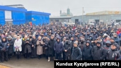 "Дордой" базарында чогулган соодагерлер. 24-декабрь, 2021-жыл.