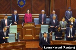 Kurti dhe kabineti i tij qeverisës gjatë betimit para parlamentit më 3 shkurt, 2020.