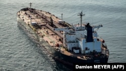 Petrolierul Boracay din „flotă fantomă” a Rusiei, suspectată de implicare în zboruri cu drone deasupra Danemarcei, a navigat în largul coastei daneze între 22 și 25 septembrie. Fotografie realizată pe 1 octombrie 2025 în largul coastei portului Saint-Nazaire din vestul Franței.