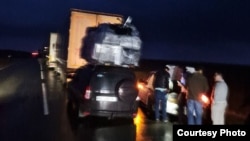 Русия-Казакъстан чигендәге тыгын. Язмадагыларның берсе төшергән фото