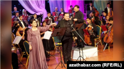 Бибиджемал Аманова и Нуры Нурымов. Концерт, посвященный музыке чешского композитора и дирижера Антонина Дворжака. Ашхабад. 18 сентября 2022 г.