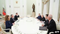 АКШ менен Орусиянын делегациялары Москвада жолугуп жатышат. 2-декабрь, 2025-жыл.