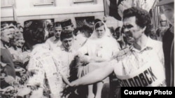 Бәйрәмованы урындык белән Югары Советка алып керәләр