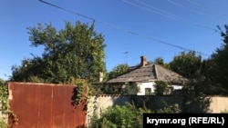 Ressam Ramiz Netovkinniñ Qarasuvbazardaki evi. 2018 senesi oktâbrniñ 7-si