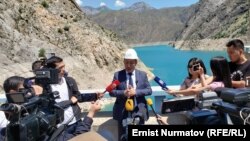 Министр энергетики Доскул Бекмурзаев отвечает на вопросы журналистов.