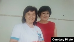 Айнура Абдылдаева (слева).