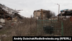 Вулиця після боїв у Станиці-Луганській, березень 2016 року