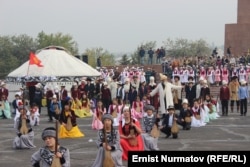 Өзбек делегациясын тосуп алуудан бир көрүнүш, 26-октябрь, 2016-жыл