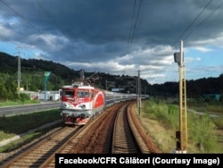 După aproape 90 de ani, călătoria cu trenul este la fel de lungă sau uneori chiar mai mult. Doar drumul spre Brașov și Constanța este, pe hârtie, mai scurt ca timp, dacă ar fi să comparăm mersul trenurilor din anii 30 ai secolului trecut și anul 2021.