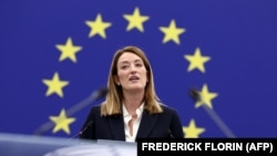 Председатель Европейского парламента Роберта Мецола выступает с речью 11 марта 2025 года в Страсбурге (Фото AFP)