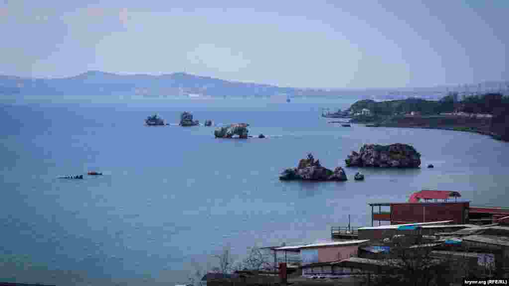 İlk baar Keriçte - bu deñiz qoqusı, çağala sesleri ve dalğalarda küneş nurları.