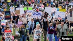 Пратэст у горадзе Фарга, штат Паўночная Дакота, падчас мінулай акцыі «Без каралёў» 14 чэрвеня 2025