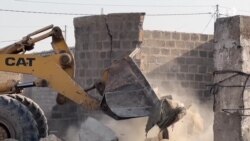 د کراچۍ پوليسو د افغان کډوالو کېمپ ړنګولو کار پیل کړی دی