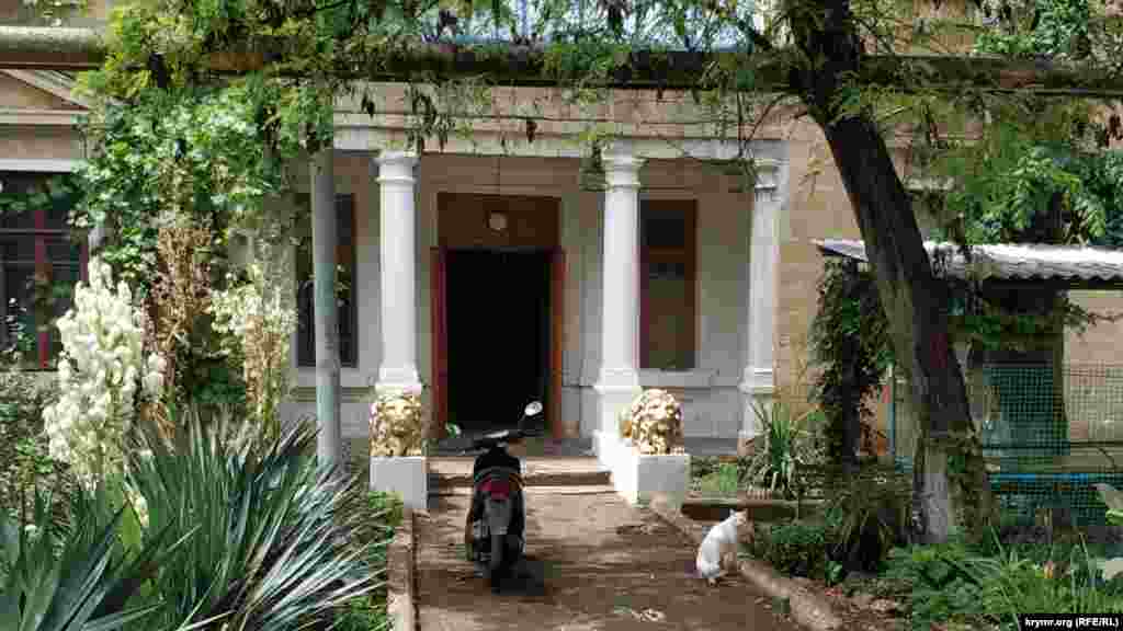 Binanıñ merkeziy kirişi