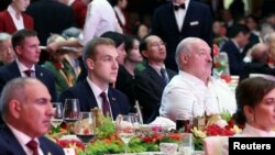 Аляксандар Лукашэнка і ягоны чын Мікалай на прыёме ў Пэкіне 3 верасьня