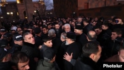 Ամենայն Հայոց կաթողիկոսի հրաժարականը պահանջող բարձրաստիճան հոգևորականները Մայր Աթոռում, 18-ը դեկտեմբերի, 2025թ. 