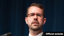 Պետդեպարտամենտի կրոնական փոքրամասնությունների հարցերով նախկին խորհրդատու Նոքս Թեմզը, արխիվ