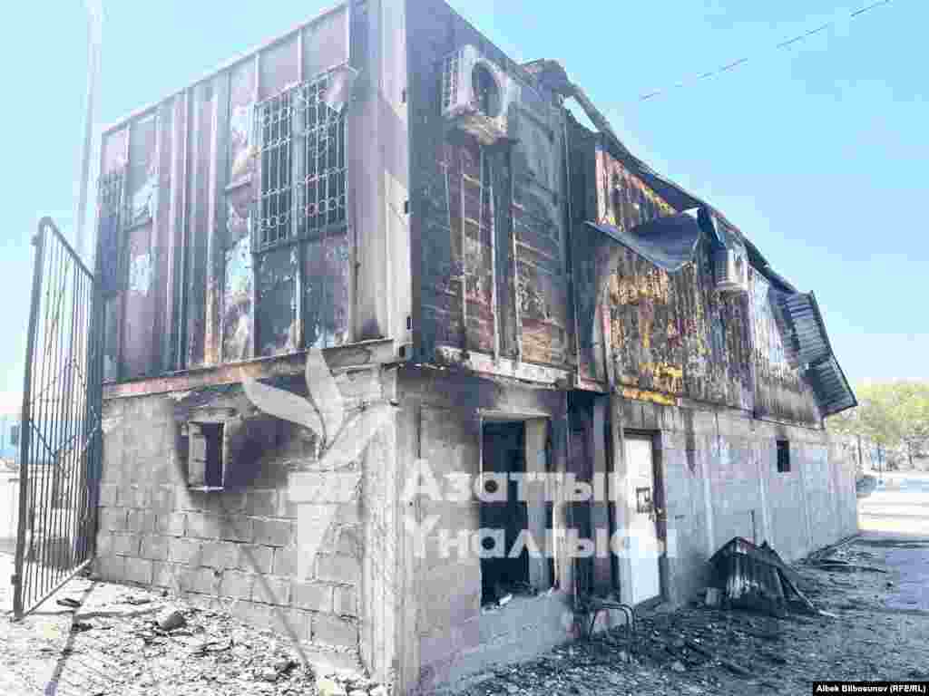 Коммерческий объект в селе Арка. Сгорел во время вооруженного нападения.&nbsp;