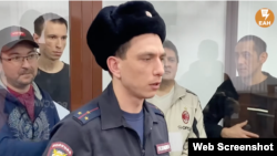 Обвиняемые по делу "Марксистского кружка в Уфе" в суде. Архивный кадр из видео издания "ЕАН"