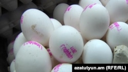 Հավկիթներ երևանյան խանութում, արխիվ