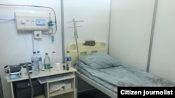 "Тез ёрдам"га мурожаат қилаётган беморларни йиғиб-тарқатаётган “Ўзэкспомарказ” биноси, 28 июль, 2020