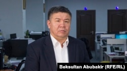 Алмамбет Шыкмаматов в студии «Азаттыка», архивное фото. Январь 2018 г.