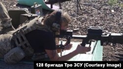 «Нас вчили, як ними (гранатометами – ред.) користуватися. Там нічого такого нема: виймаєш чеку, зводиш, постріл – і все», – Світлана