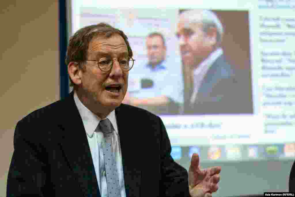 ABŞ-ın Azərbaycandakı səfiri Richard Morningstar "Ədəbi Azadlıq-2013" müsabiqəsinin mükafatlandırma mərasimində.