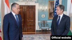 Вашингтон. Тажикстандын тышкы иштер министри Сражиддин Мухиддин менен АКШнын мамкатчысы Энтони Блинкендин жолугушуусу. 1-июль, 2021-жыл.