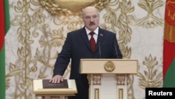 Аляксандар Лукашэнка падчас інаўгурацыі 2015 году