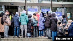 Украинские беженцы в центре приема беженцев в Риге, Латвия. Март 2022 года