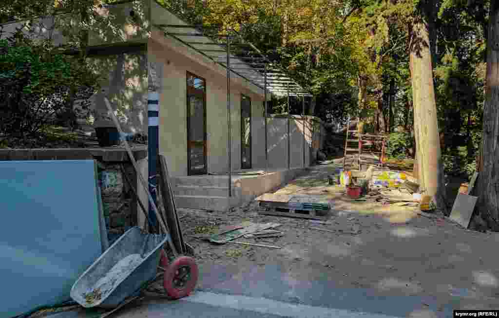 Parkta qurucılıq işleri devam ete