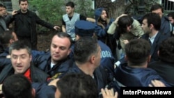 დაპირისპირება ”ილიას უნივერსიტეტთან” მართლმადიდებლობის სახელით მოქმედ ორგანიზაციებსა და „ლიბერალებად“ იდენტიფიცირებულ ჯგუფებს შორის