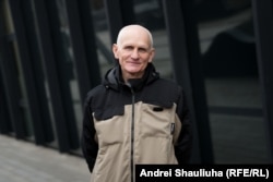 Лауреат Нобелевской премии мира 2022 года Алесь Беляцкий в Вильнюсе через три дня после освобождения из тюрьмы. 16 декабря 2025 года