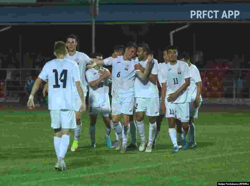 Кыргызстан Азия кубогунун тандап алуу оюндарынын эки беттешинде тең жеңишке жетип, 6 упай топтоду. "Ак шумкарлар" F тайпасында Тажикстан менен алдыда келатат.