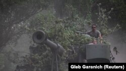 Ukrajinski vojnici voze američku samohodnu haubicu M109 kalibra 155 mm u regionu Donjecka 13. juna 2022.