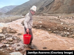 Сууга келген тургун.
