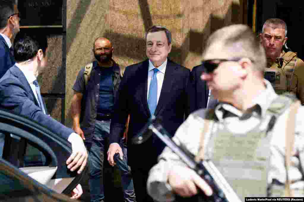 Premierul Mario Draghi a declarat marţi că este important ca discuţiile de pace să înceapă cât mai curând posibil, dar a adăugat că acestea trebuie să fie &bdquo;în condiţiile pe care Ucraina le consideră acceptabile".